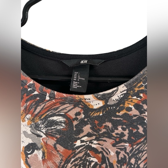 H&M short sleeve lion cheetah shirt blouse - Picture 2 of 5